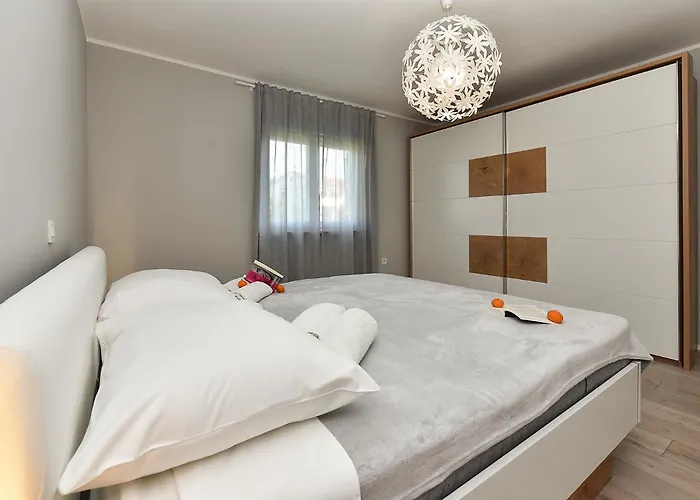 Luka 1481 * Μεντουλίν