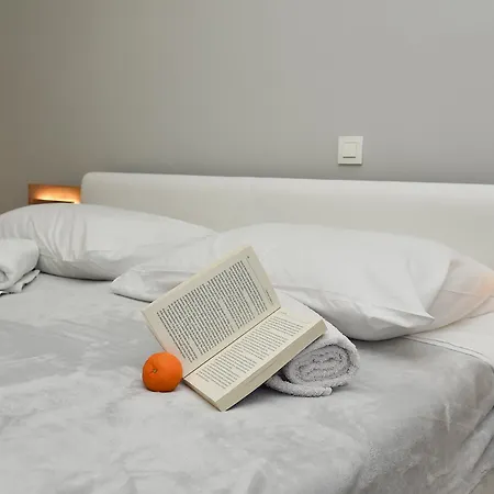 Luka 1481 Apartment